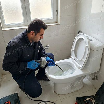 علت گرفتگی توالت فرنگی با نوار بهداشتی چیست؟