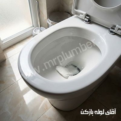 گرفتگی توالت فرنگی با نوار بهداشتی
